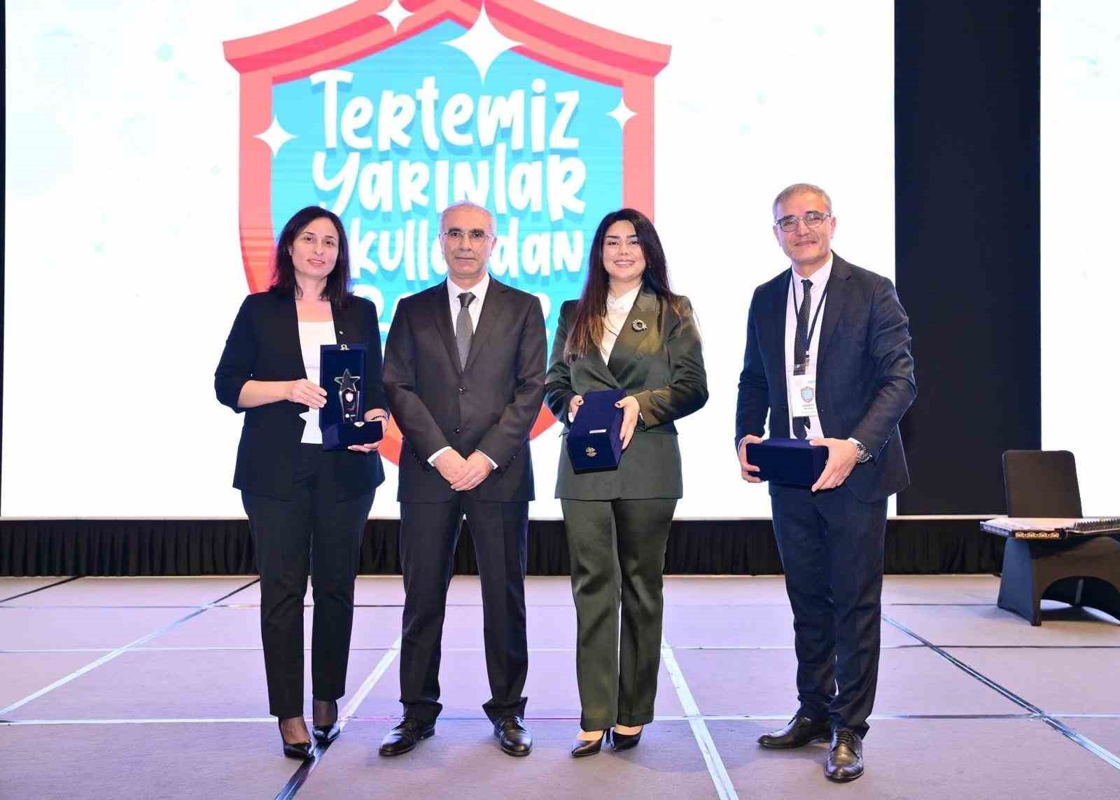 Gemlik 11 Eylül İlkokulu Türkiye 3.’sü oldu
