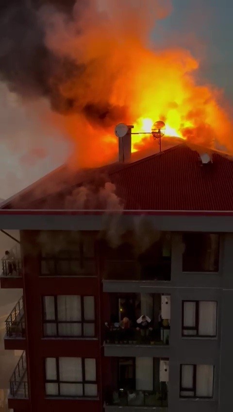 Zonguldak’ta 13 katlı apartmanda korkutan yangın
