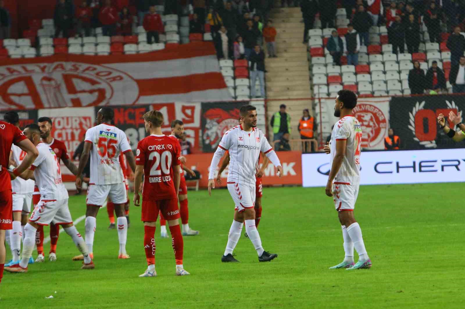 Trendyol Süper Lig: Antalyaspor: 2 - Sivasspor: 1 (Maç sonucu)
