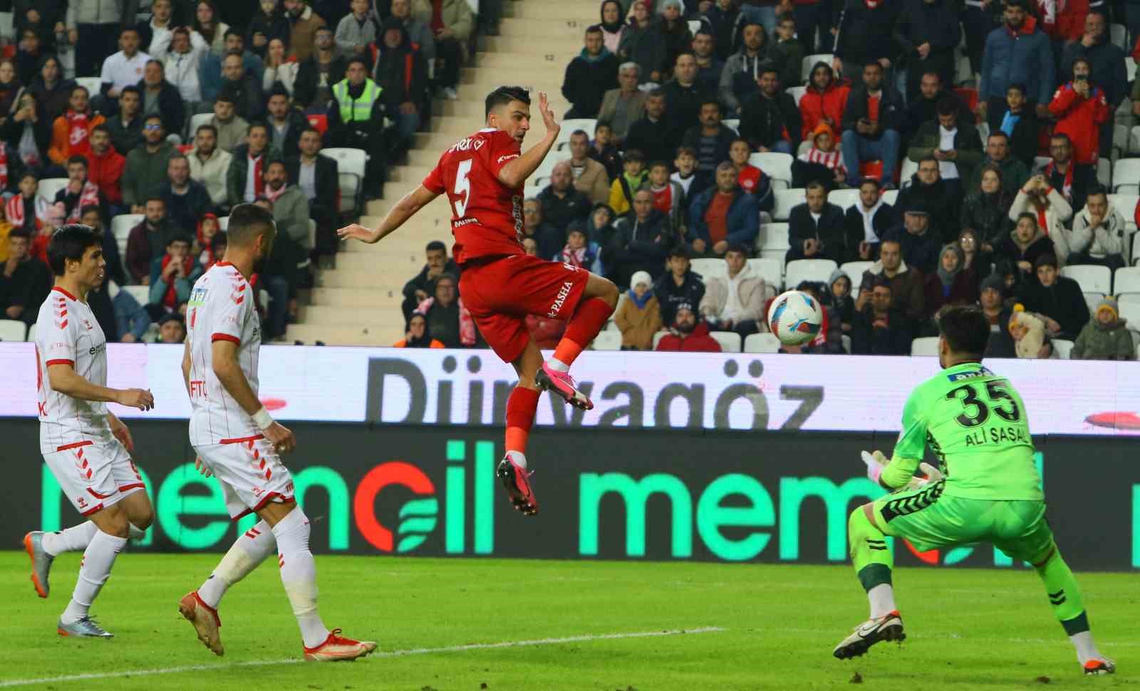 Trendyol Süper Lig: Antalyaspor: 2 - Sivasspor: 1 (Maç sonucu)
