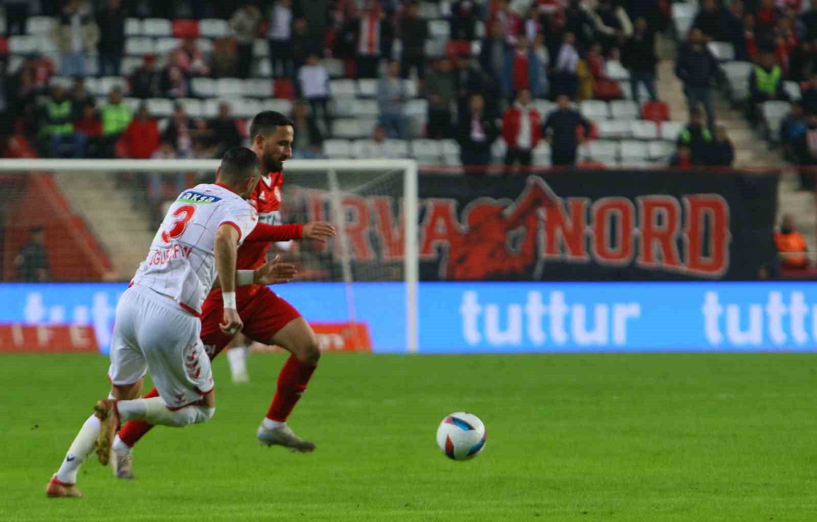 Trendyol Süper Lig: Antalyaspor: 2 - Sivasspor: 1 (Maç sonucu)
