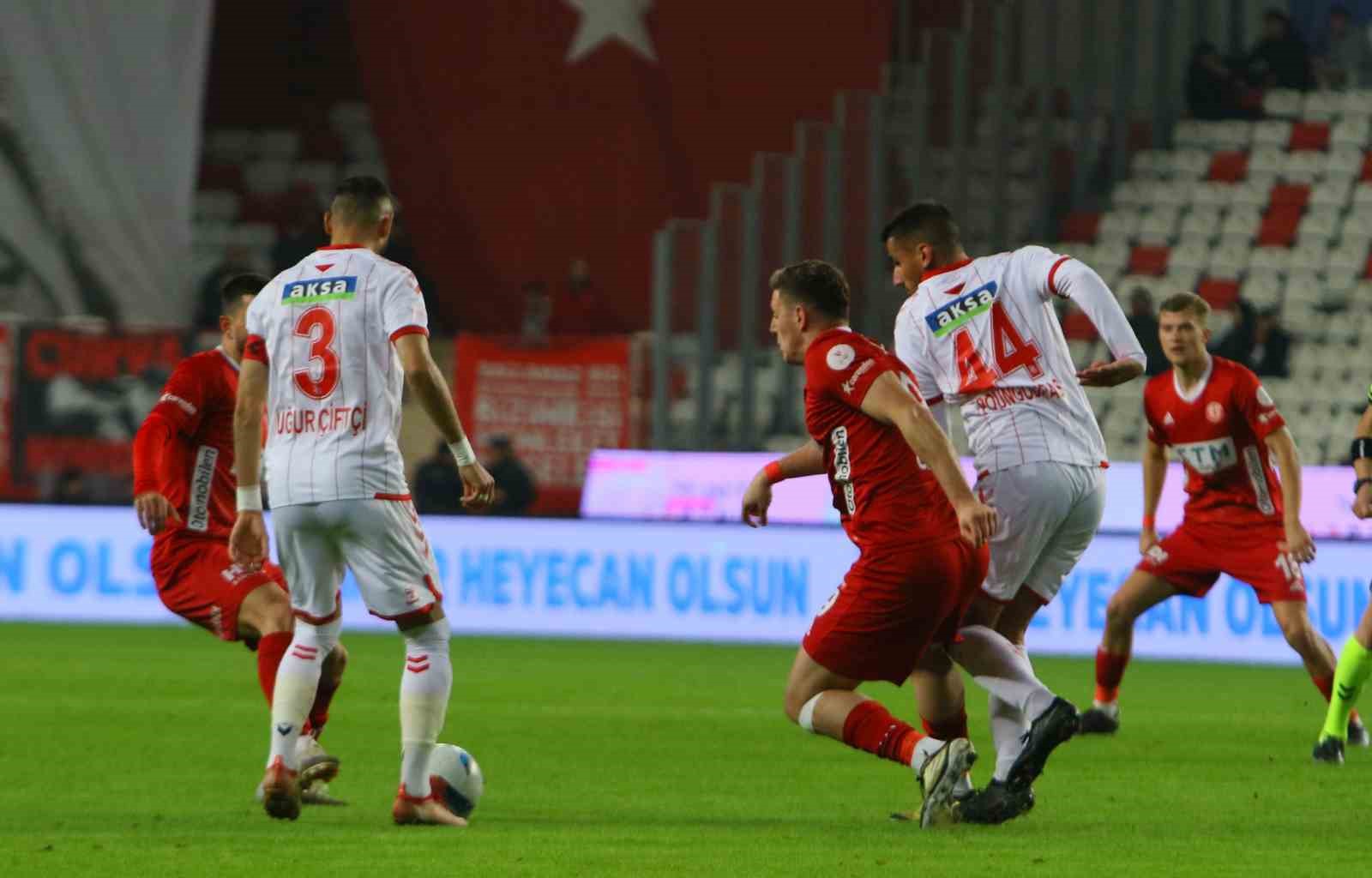 Trendyol Süper Lig: Antalyaspor: 2 - Sivasspor: 1 (Maç sonucu)
