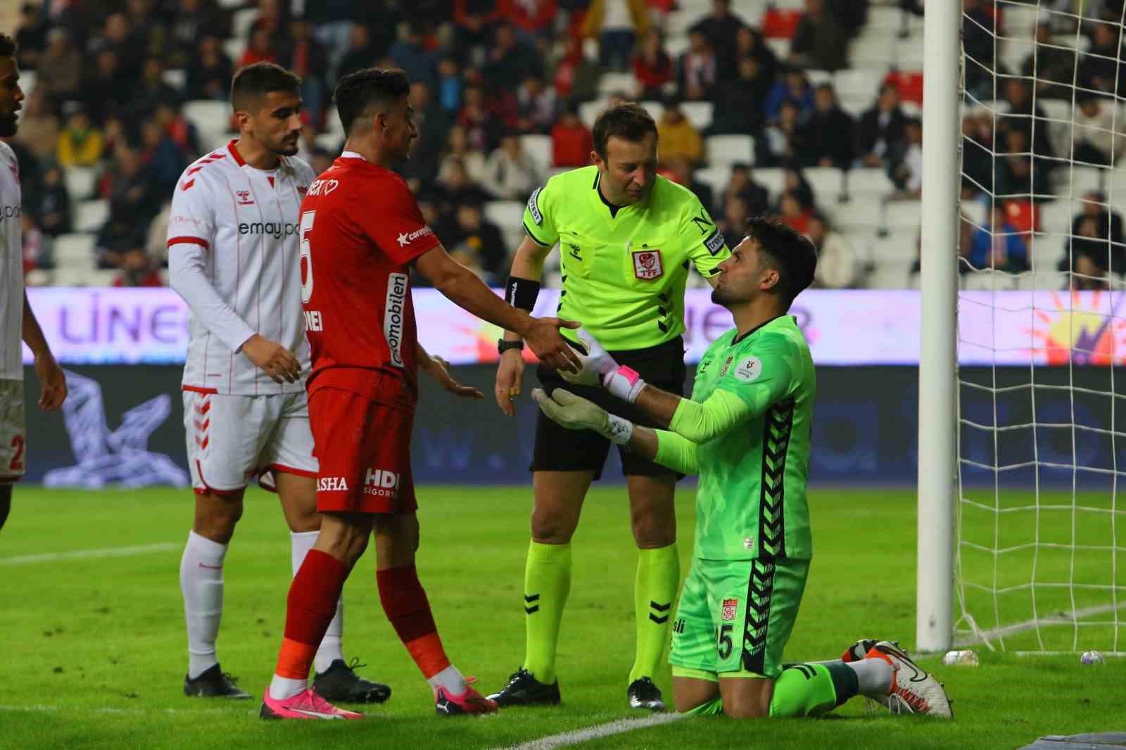 Trendyol Süper Lig: Antalyaspor: 2 - Sivasspor: 1 (Maç sonucu)
