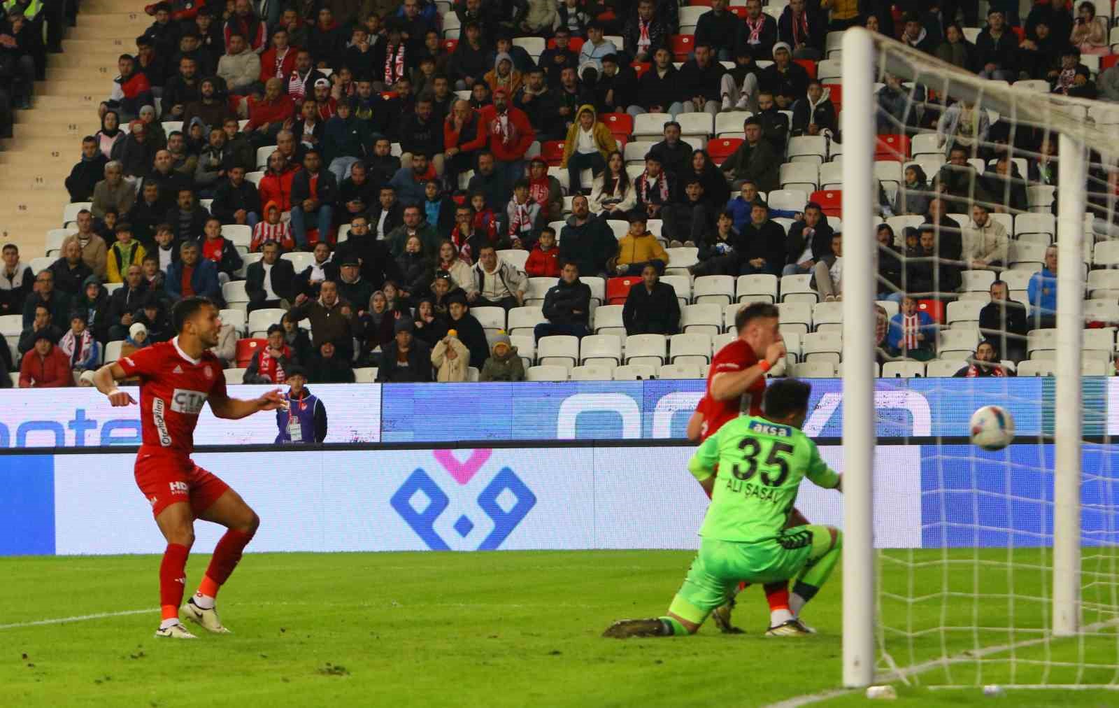 Trendyol Süper Lig: Antalyaspor: 2 - Sivasspor: 1 (Maç sonucu)
