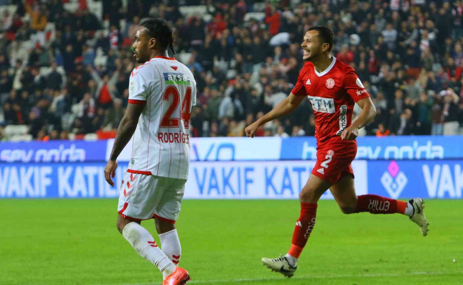 Trendyol Süper Lig: Antalyaspor: 2 - Sivasspor: 1 (Maç sonucu)
