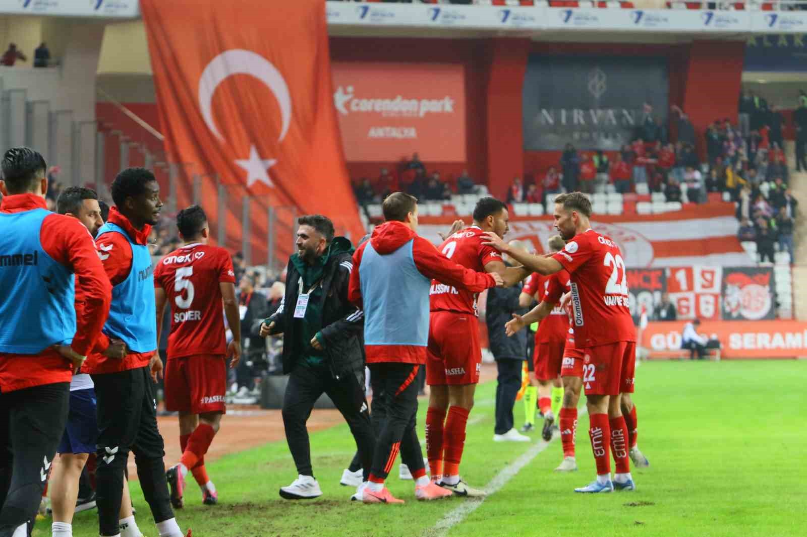 Trendyol Süper Lig: Antalyaspor: 2 - Sivasspor: 1 (Maç sonucu)
