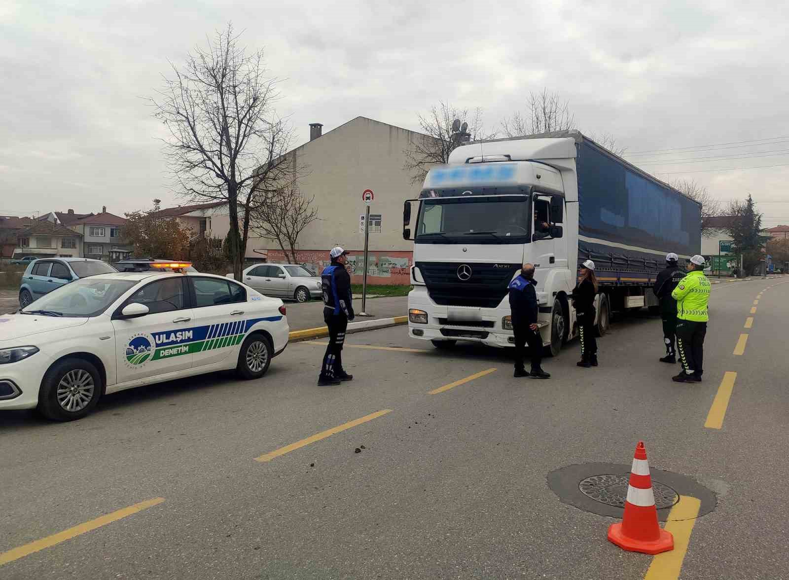 Sakarya’da ağır tonajlı araçlara denetim
