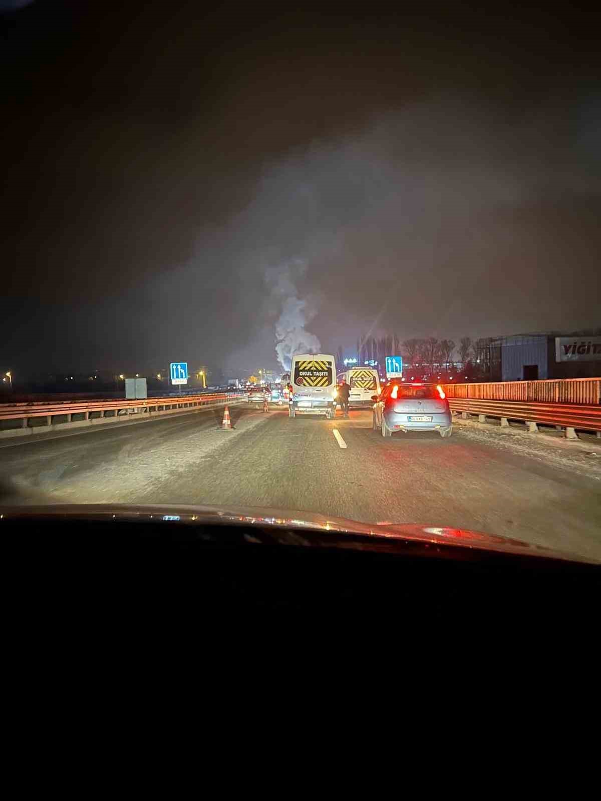 Ankara’da takla atan araç alevlere teslim oldu: 2 yaralı
