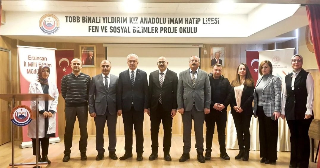 Rektör Levent lise öğrencilerine konferans verdi
