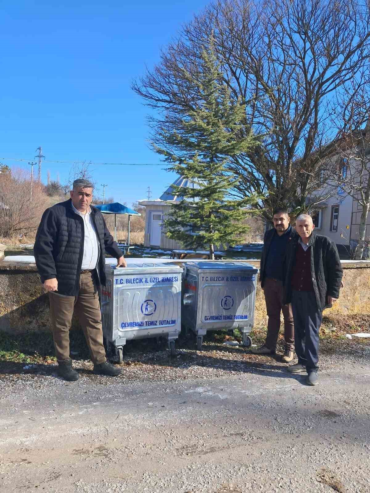 Bozüyük’te köylere çöp konteyneri dağıtıldı
