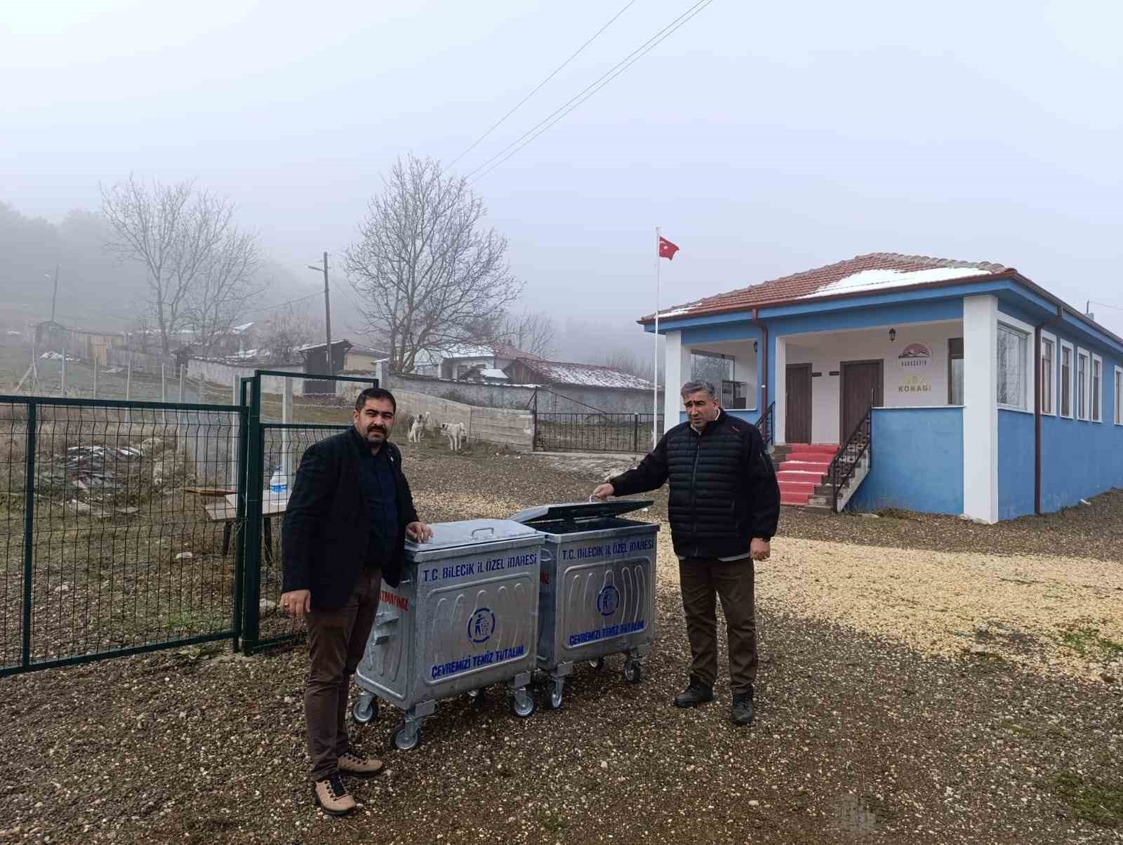 Bozüyük’te köylere çöp konteyneri dağıtıldı
