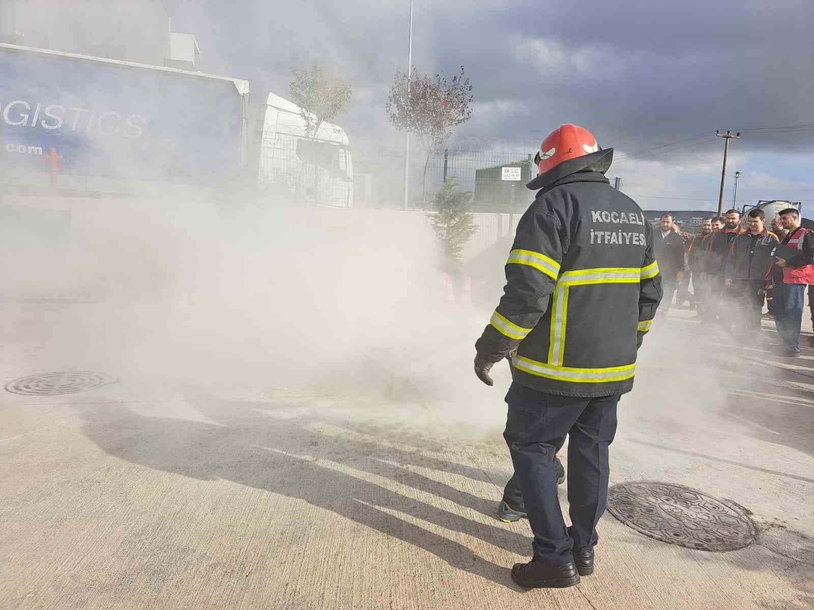 Endüstriyel tesis acil durum ekiplerine eğitim
