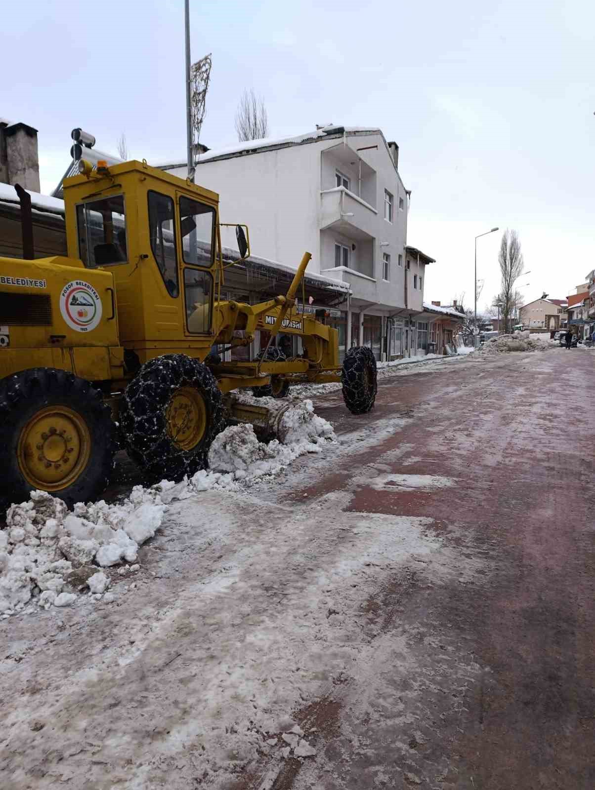 Posof ilçesinde karla mücadele çalışması başlatıldı
