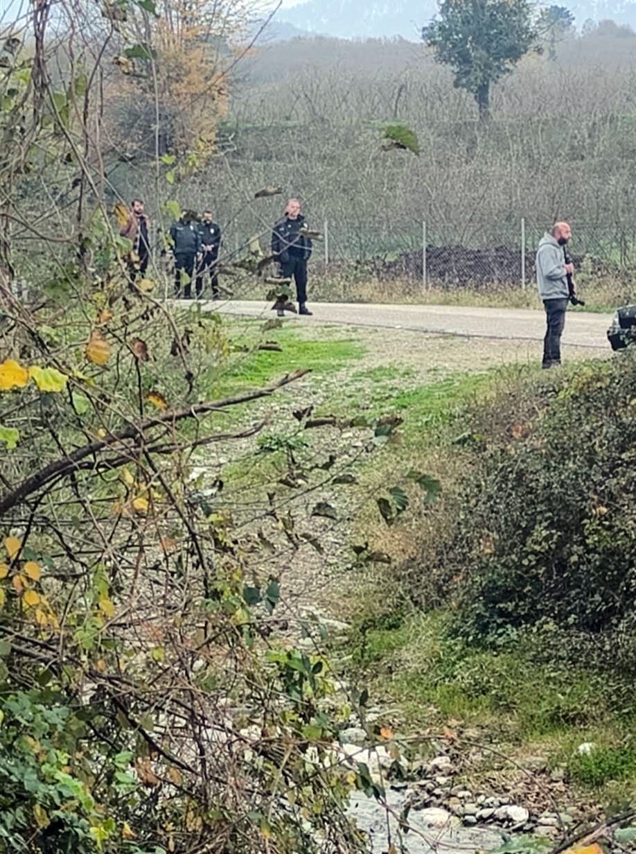 Pompalı tüfekle eve saldırı düzenlemişti: Polise yakalanınca tüfeği kafasına dayadı
