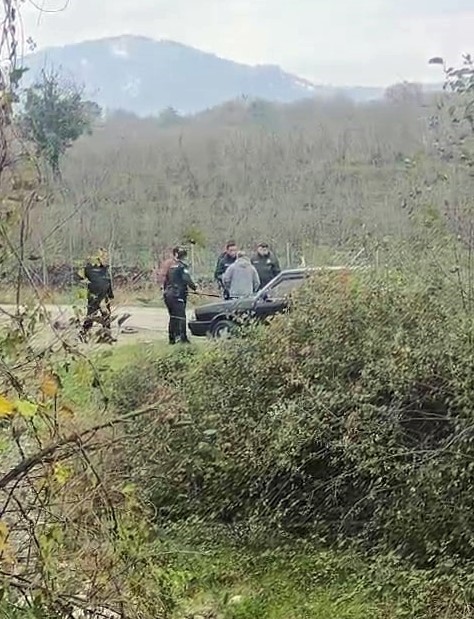 Pompalı tüfekle eve saldırı düzenlemişti: Polise yakalanınca tüfeği kafasına dayadı
