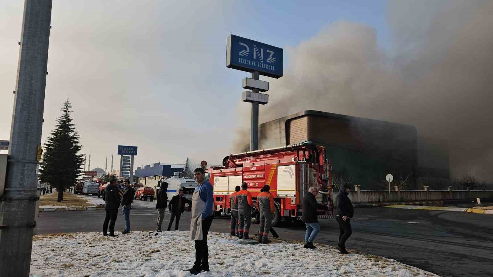 Fabrika yangınında acı haber: 2 ölü
