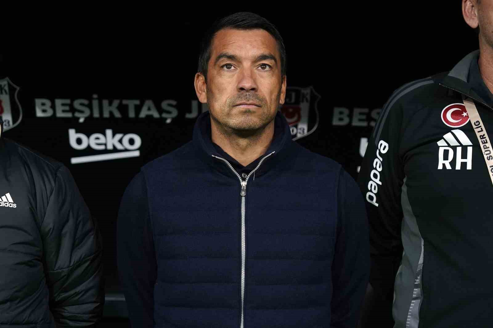 Beşiktaş’ta Giovanni van Bronckhorst dönemi sona erdi
