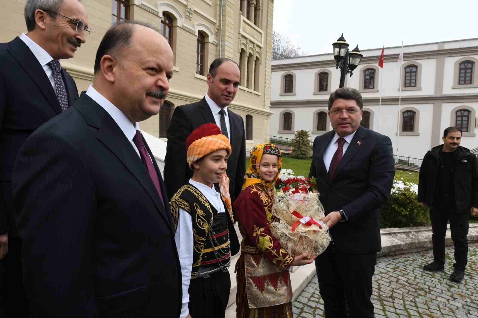 Adalet Bakanı Tunç’tan CHP Genel Başkanı Özel’e sert eleştiri
