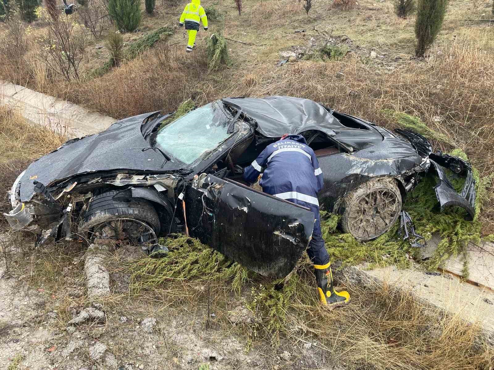 Balıkesir’de otomobil otobanda şarampole uçtu: 1 yaralı
