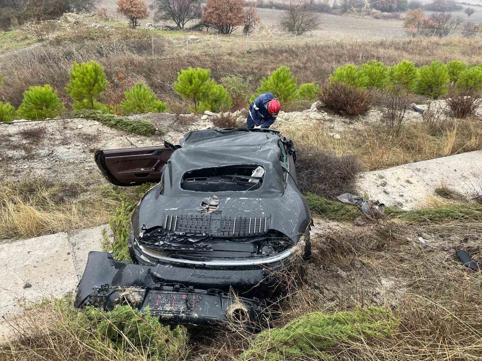 Balıkesir’de otomobil otobanda şarampole uçtu: 1 yaralı
