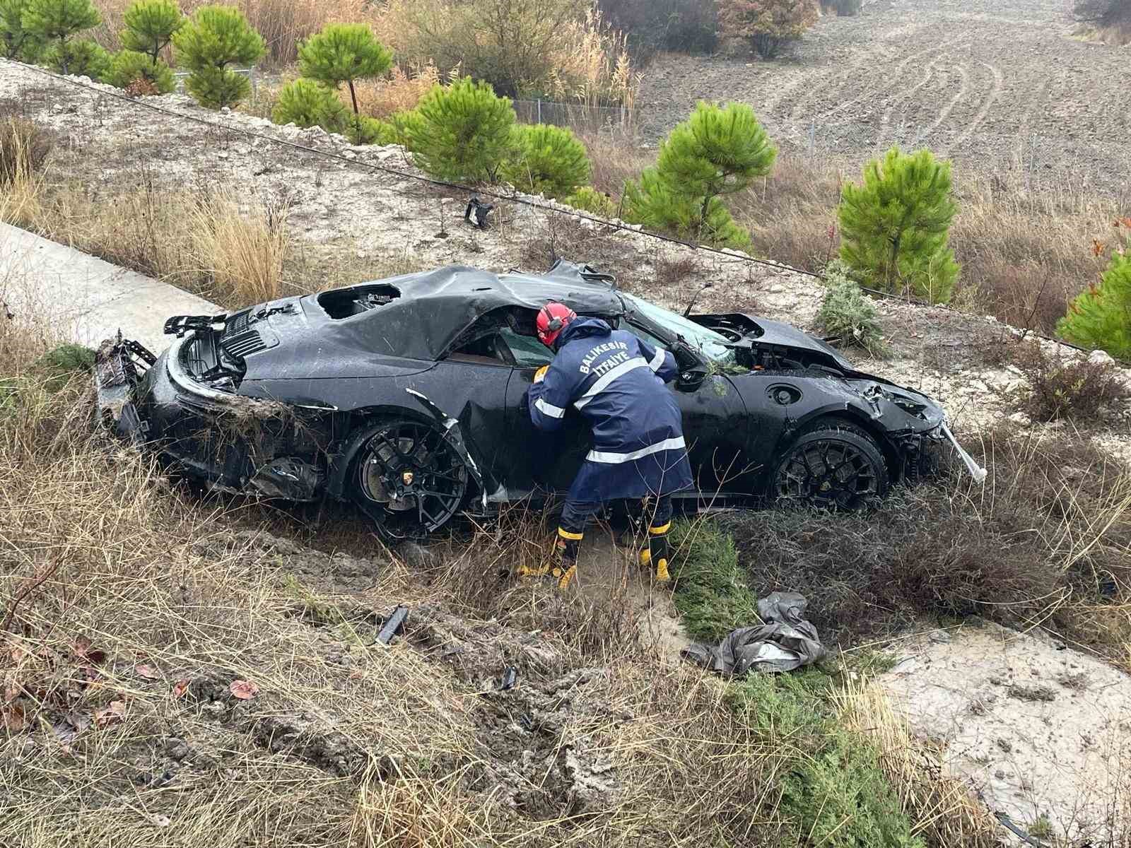 Balıkesir’de otomobil otobanda şarampole uçtu: 1 yaralı
