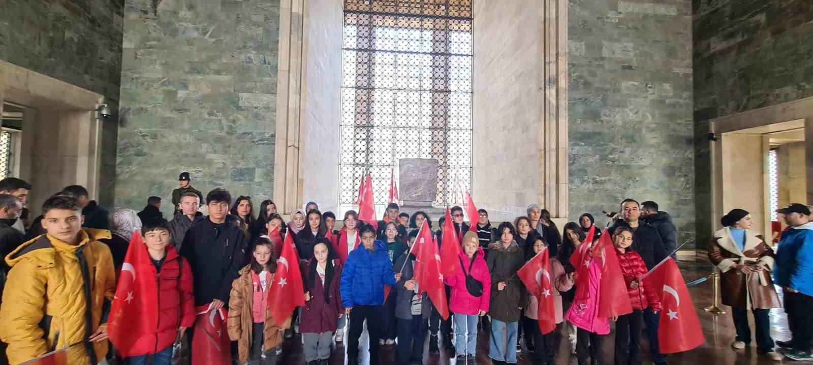 Çamelili öğrenciler Atasının huzuruna çıktı
