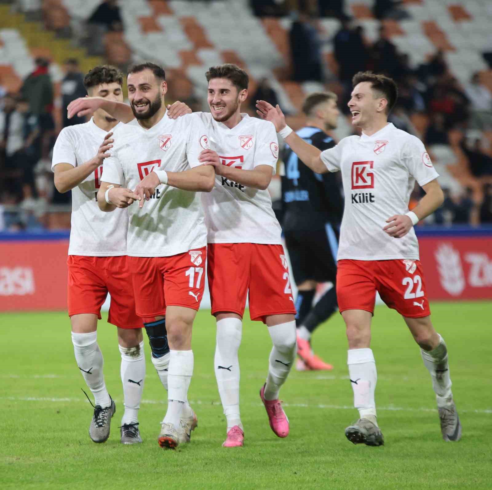 Ziraat Türkiye Kupası: Adana Demirspor: 4 - Sebat Gençlikspor: 3
