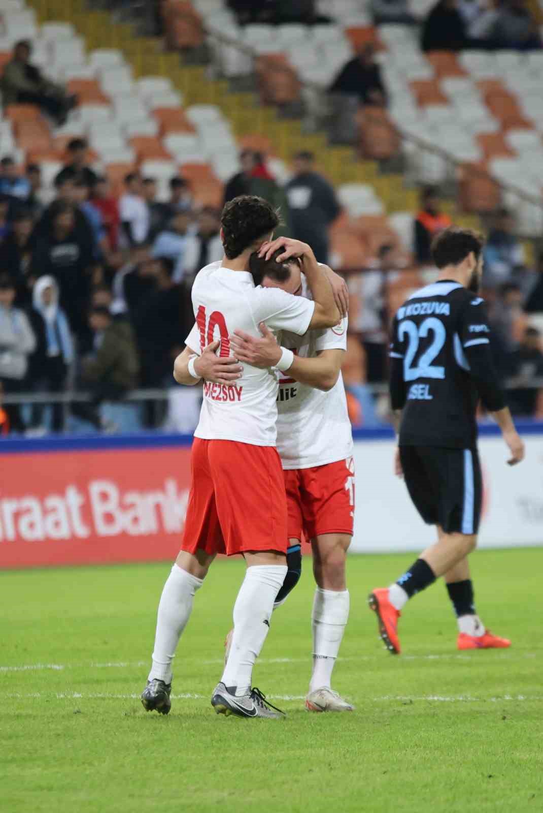 Ziraat Türkiye Kupası: Adana Demirspor: 4 - Sebat Gençlikspor: 3
