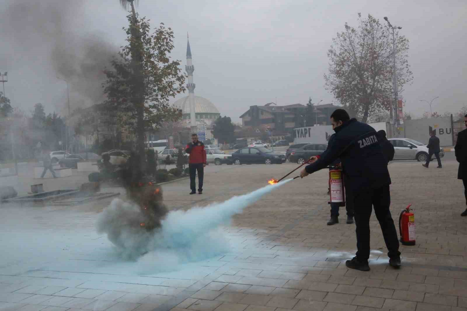 Serdivan Belediyesi personeline yangın eğitim ve tatbikatı semineri
