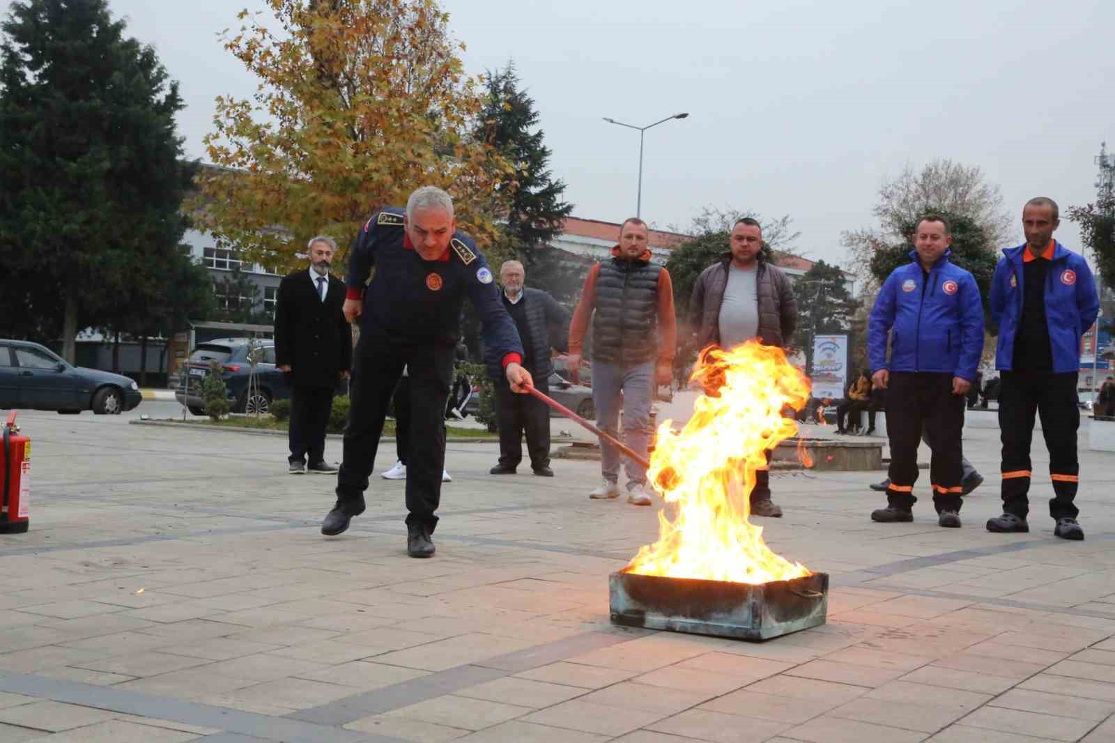 Serdivan Belediyesi personeline yangın eğitim ve tatbikatı semineri
