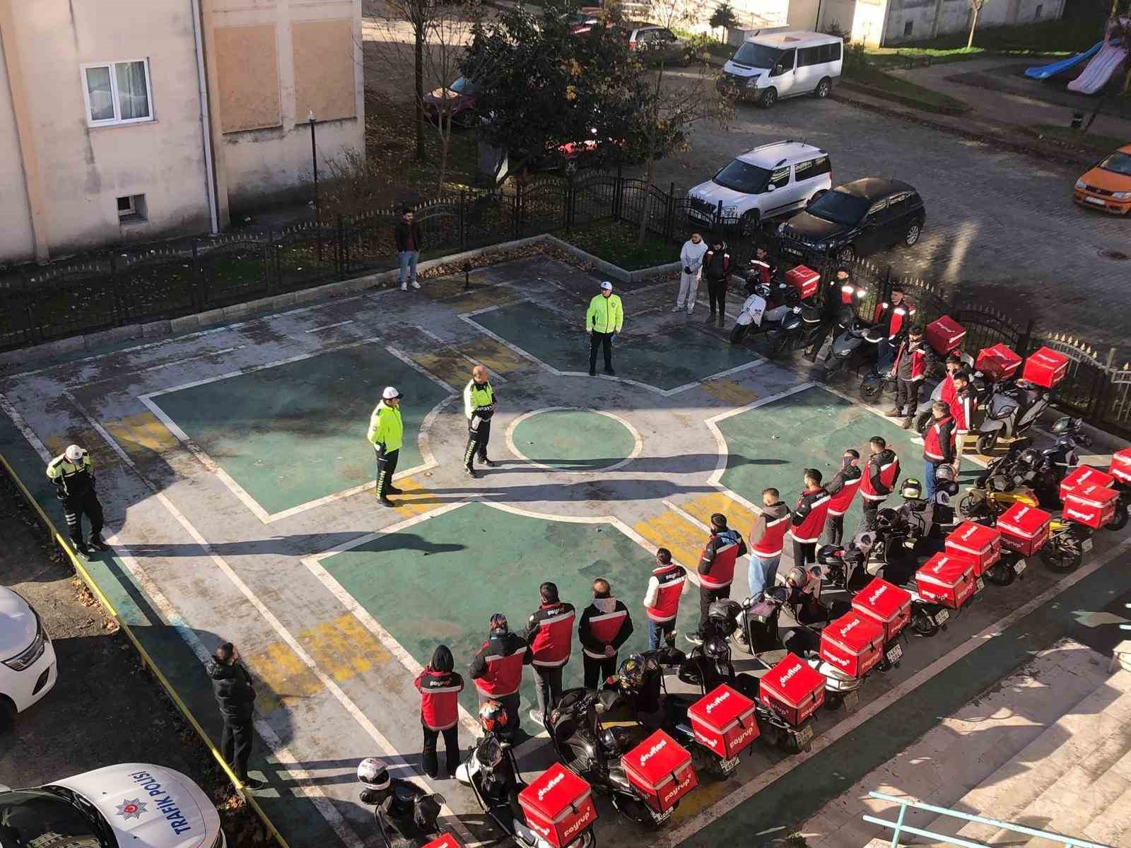 Trafik güvenliği için motokuryelere eğitim verildi
