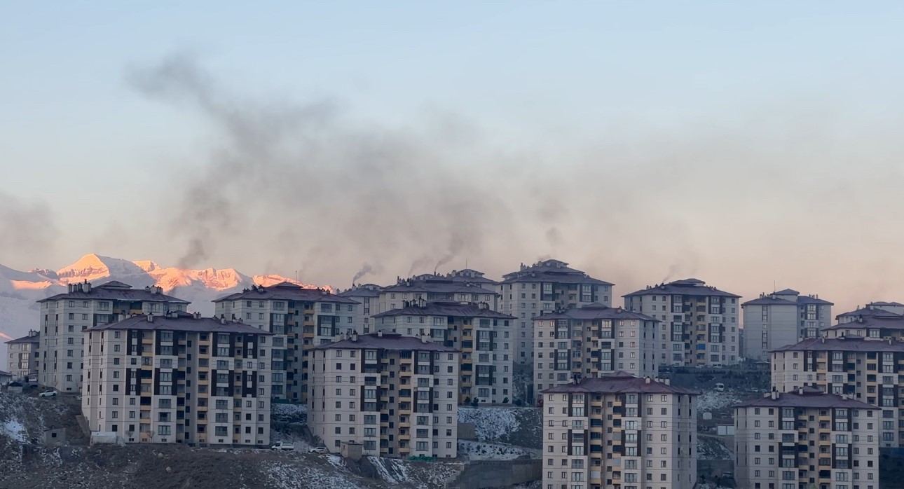 Yüksekovalılar kömür dumanından kurtulmak için gün sayıyor
