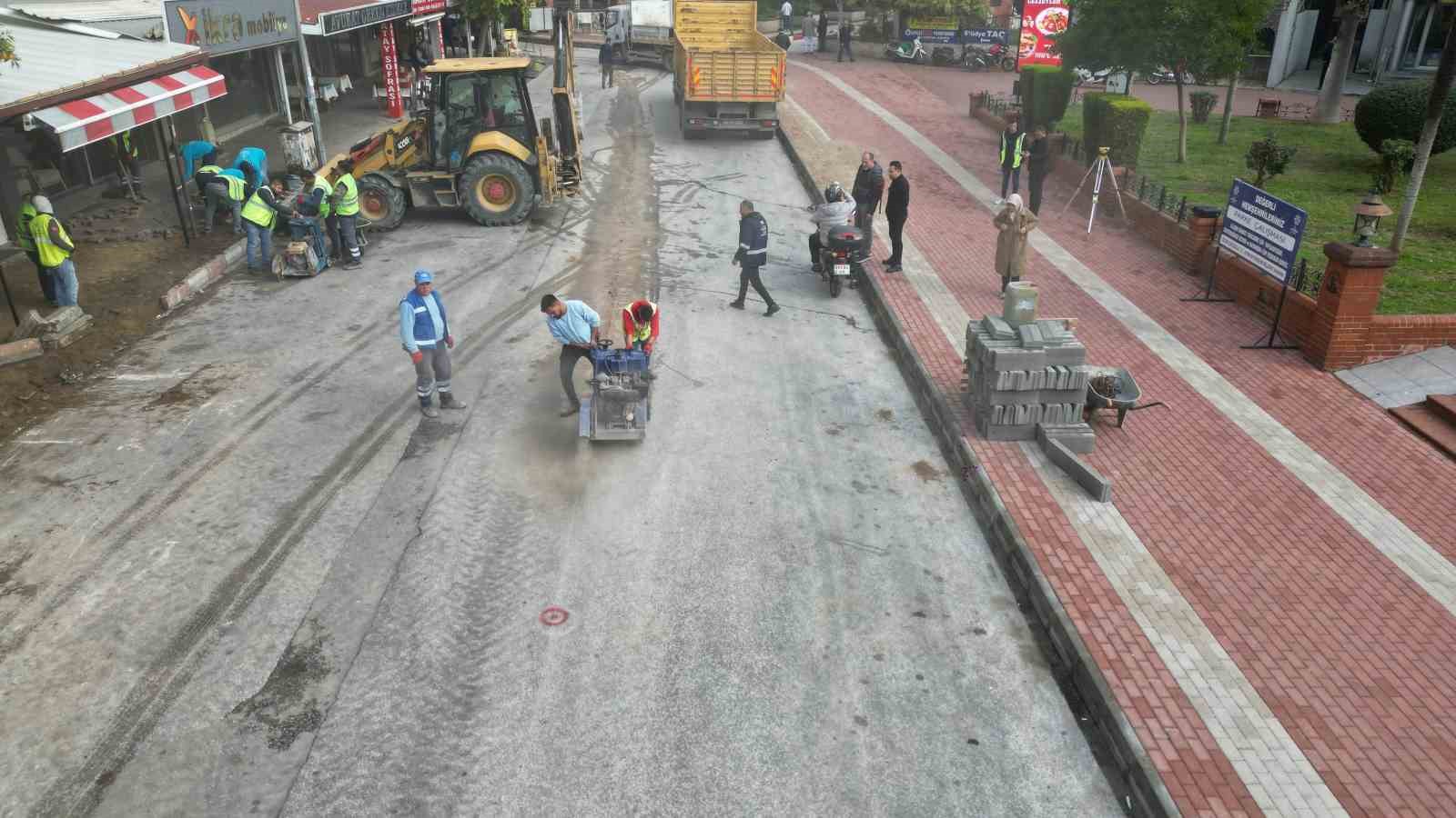 Aydın BŞB’nin Nazilli İstasyon Meydanı’ndaki 2. Etap çalışmaları başladı
