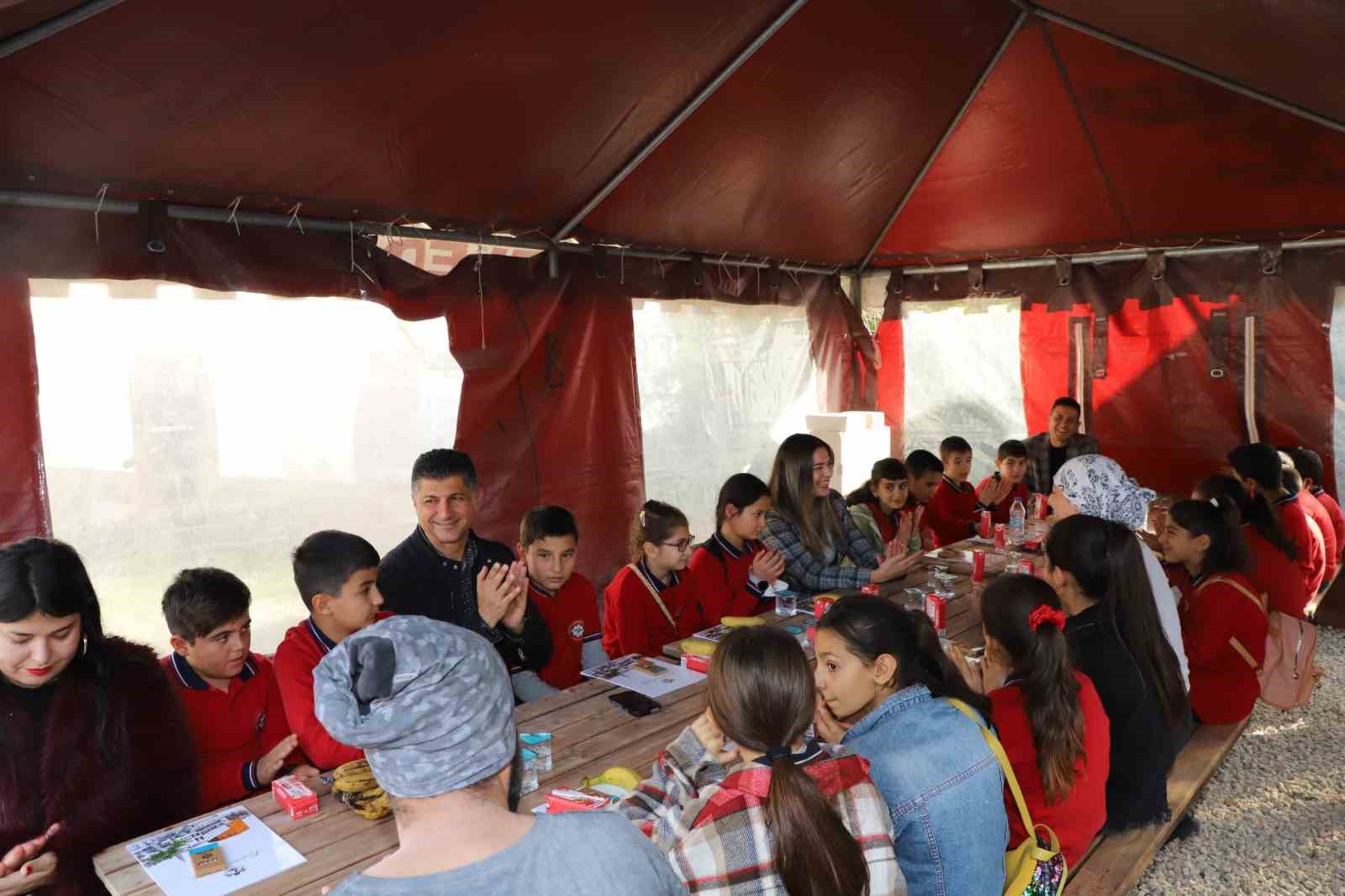 Alanya’da öğrenciler sanatla tanışıyor
