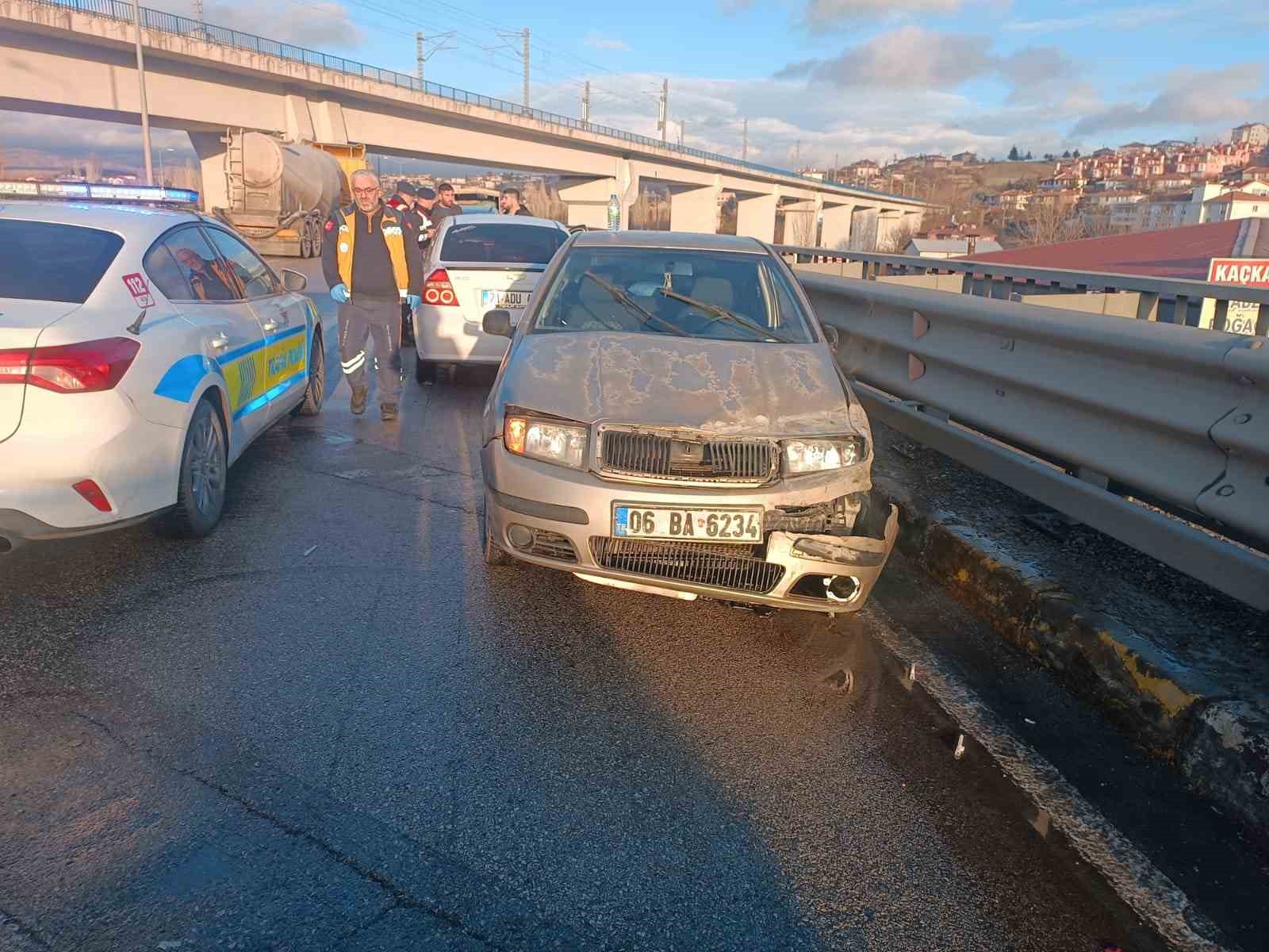 Ankara’da iki ayrı trafik kazasında 4 kişi yaralandı
