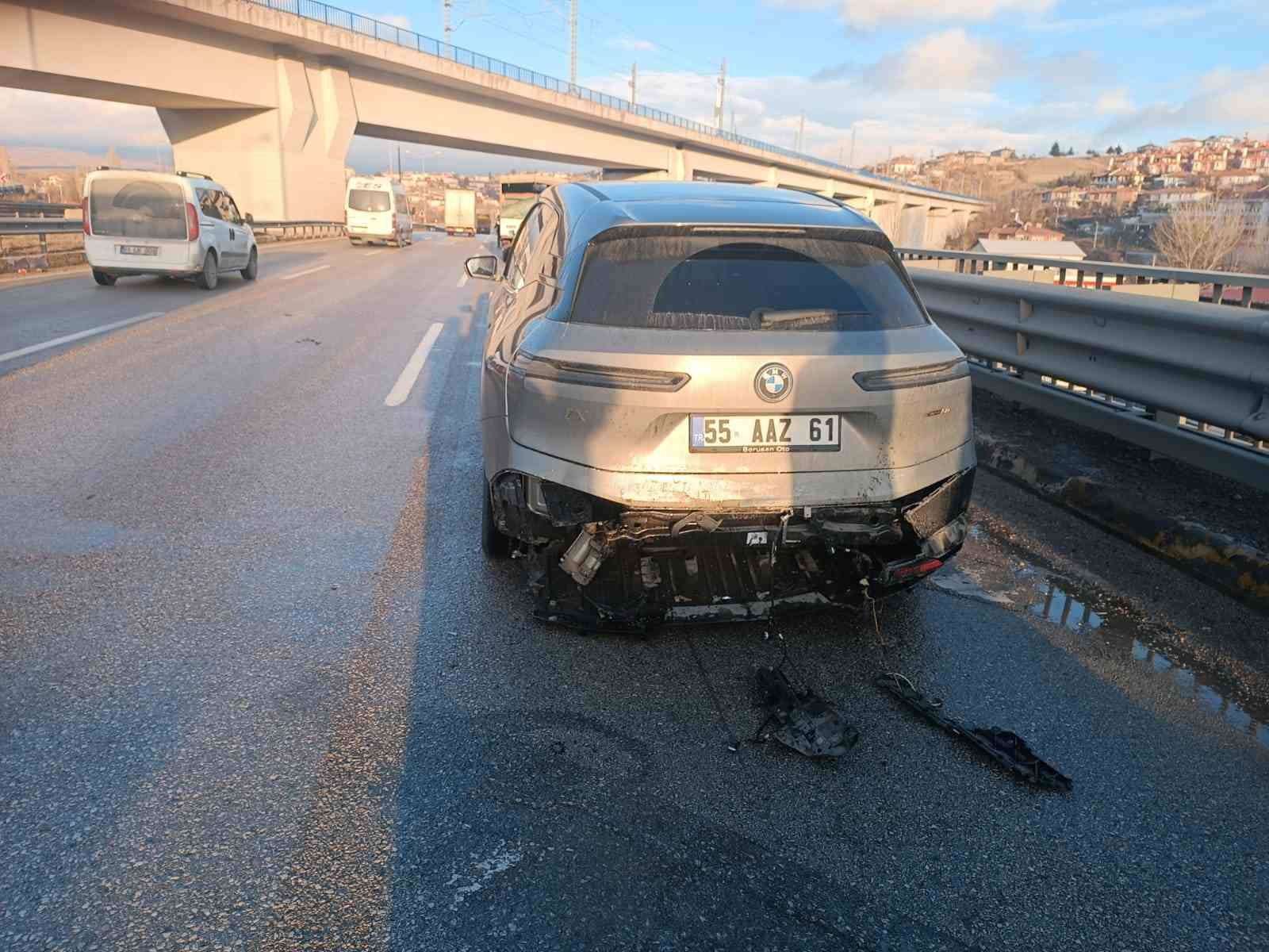 Ankara’da iki ayrı trafik kazasında 4 kişi yaralandı
