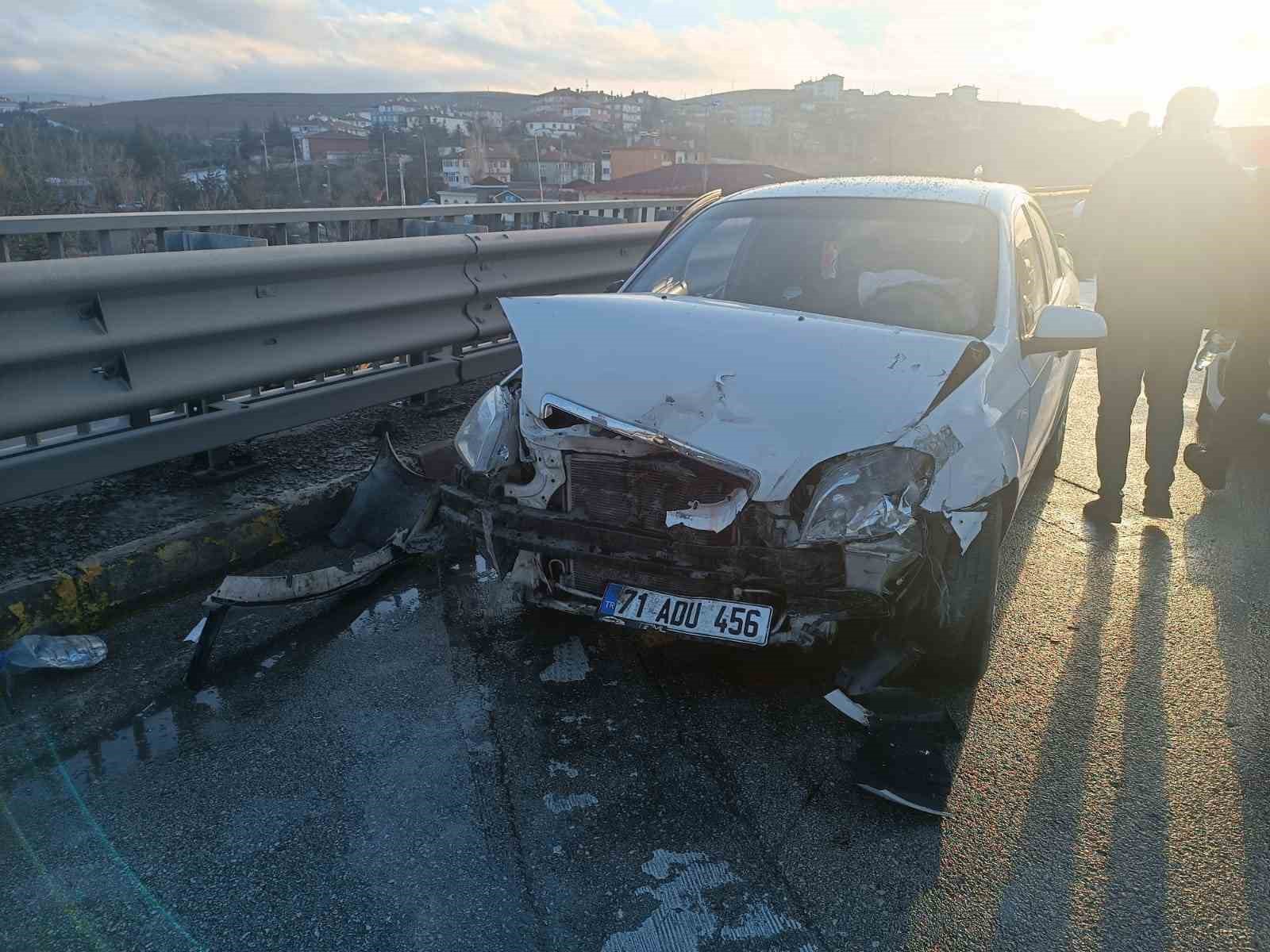 Ankara’da iki ayrı trafik kazasında 4 kişi yaralandı
