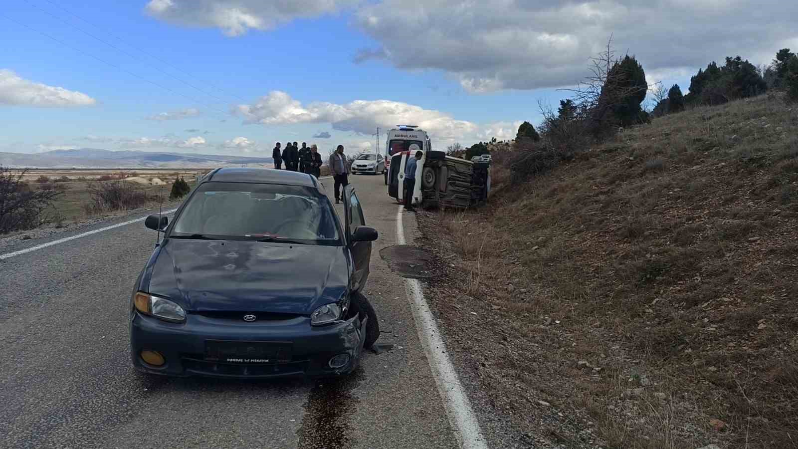 Konya’da hafif ticari araç otomobille çarpıştı: 1 yaralı
