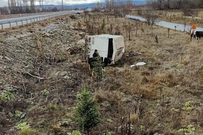 Kütahya’da hayvan yüklü kamyonet otomobille çarpıştı: 2 yaralı
