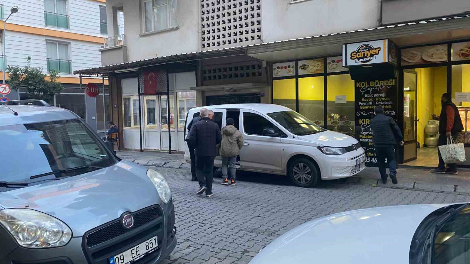 Ailesine saatlerce ulaşılamayan otizmli öğrenciyi polis ekipleri evine ulaştırdı
