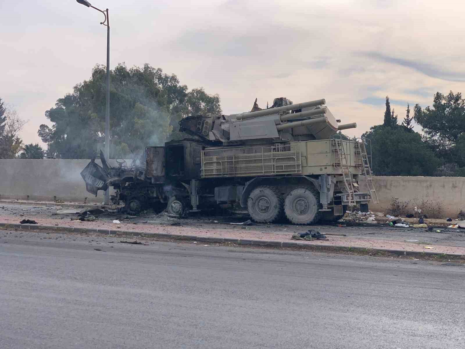 İsrail’in Suriye’de imha ettiği hava savunma sistemleri görüntülendi
