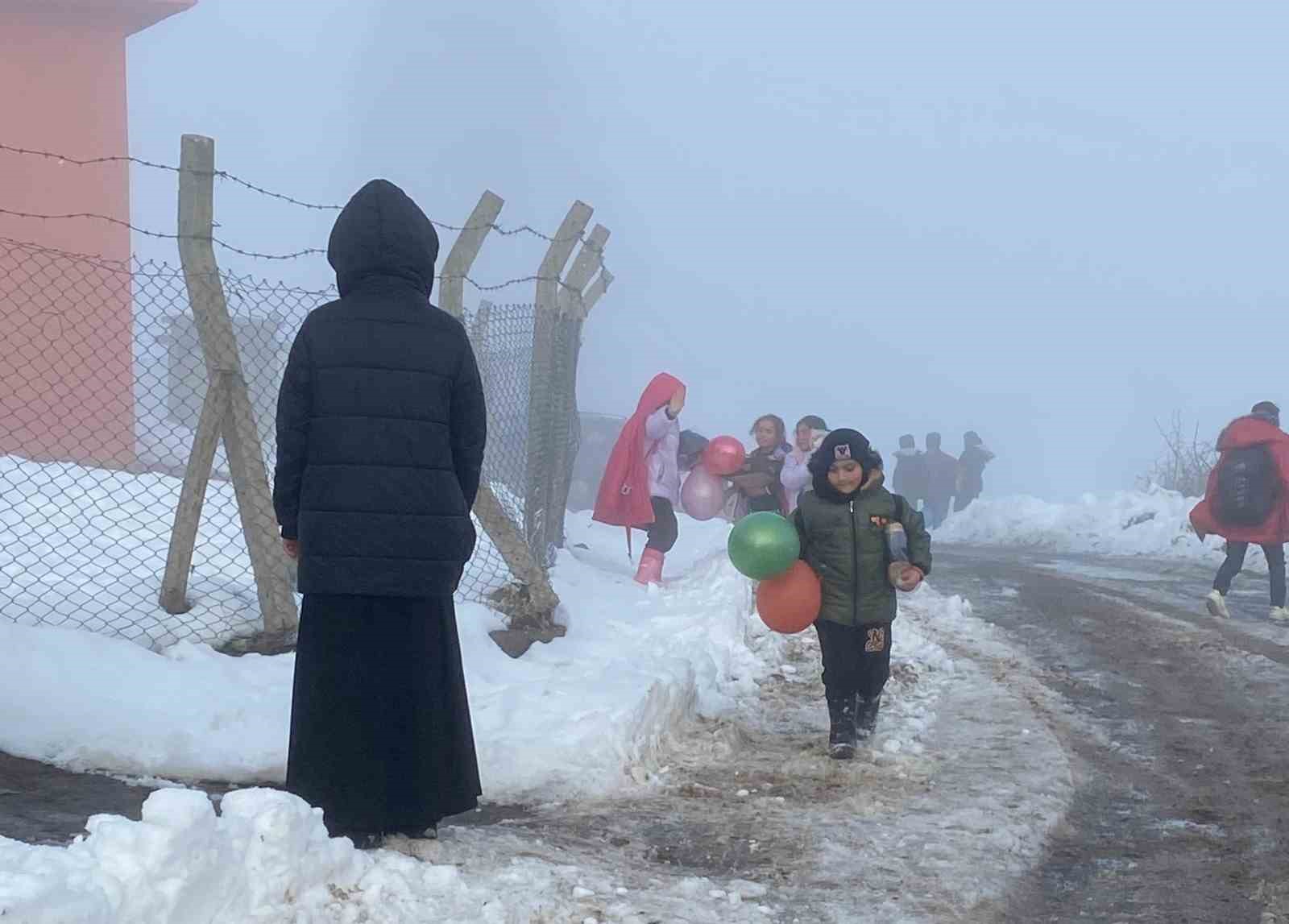 Köy okullarında Umutlu Yarınlar Derneği’nden anlamlı destek
