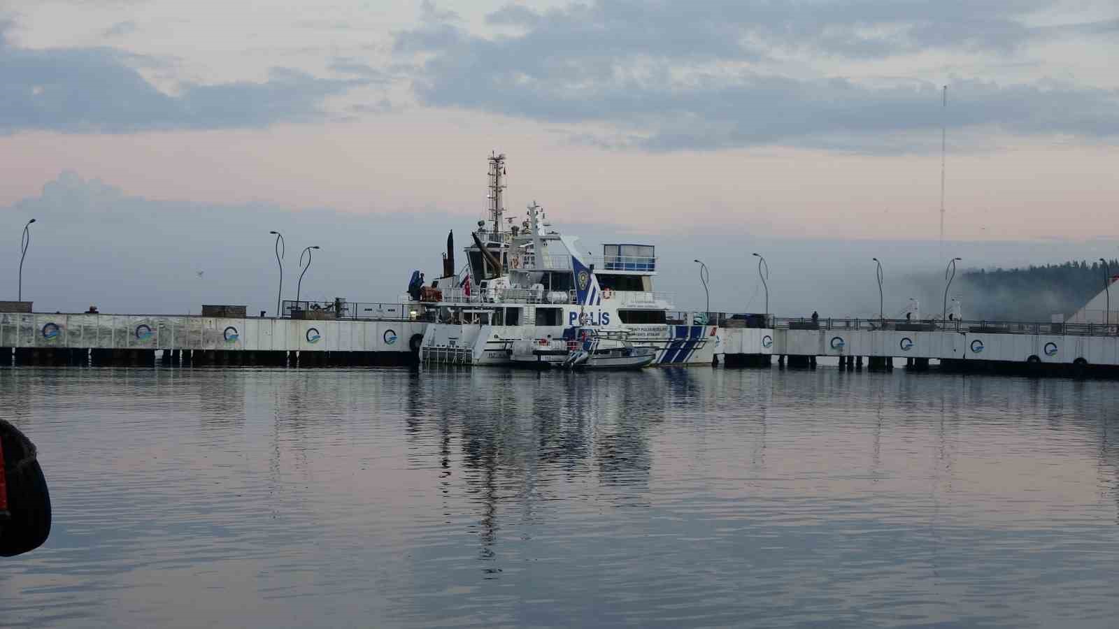 Çanakkale Boğazı sis nedeniyle transit gemi geçişlerine kapatıldı
