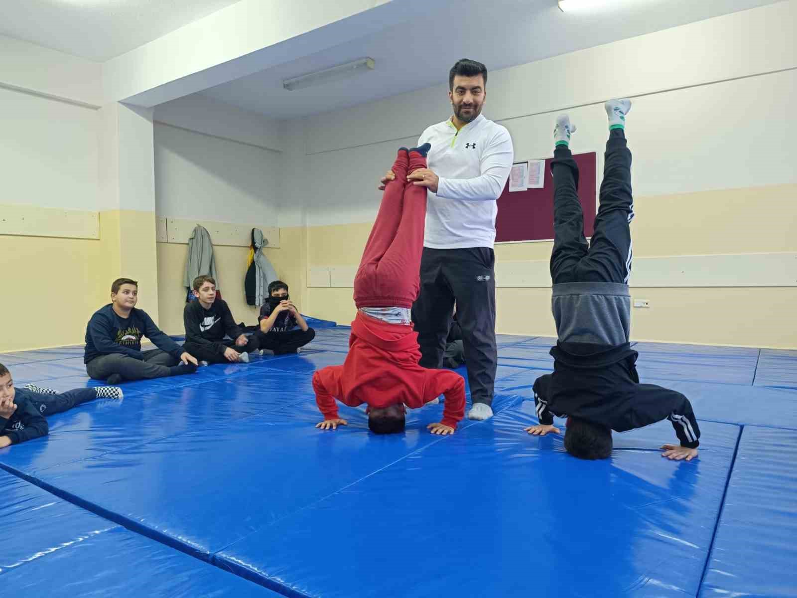 Tunceli’de çocuklar ata sporu güreş ile sosyalleşiyor
