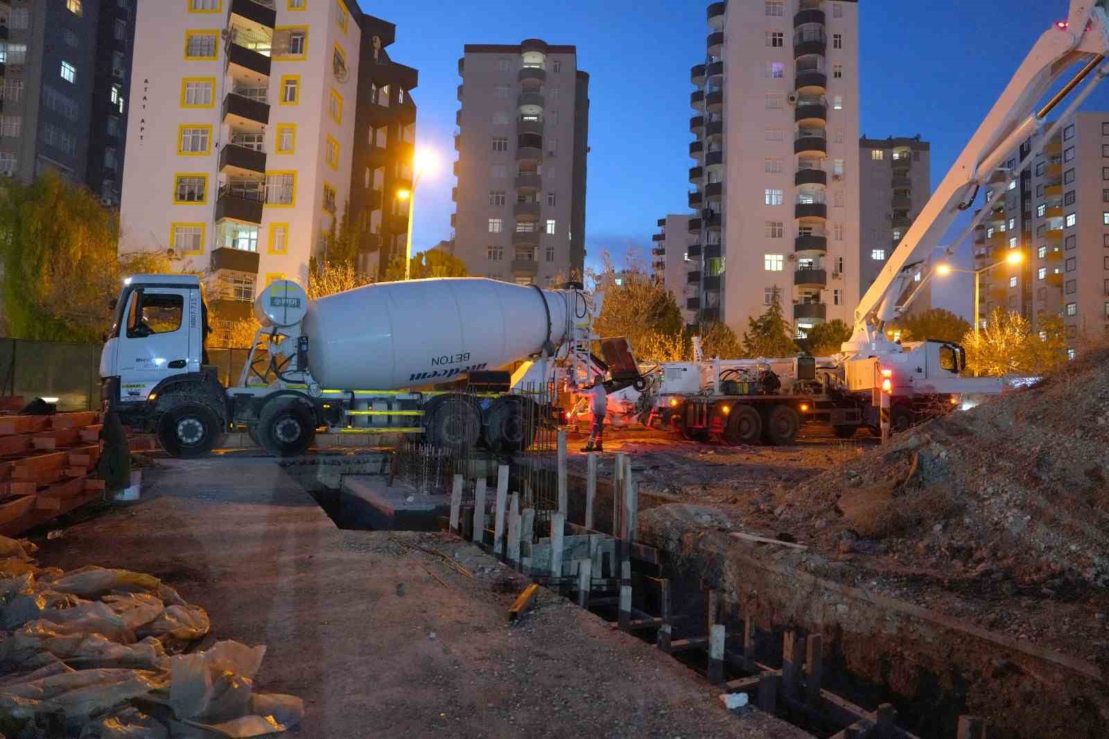 Adana Koop Kapalı Semt Pazarında çalışmalar hızlandı
