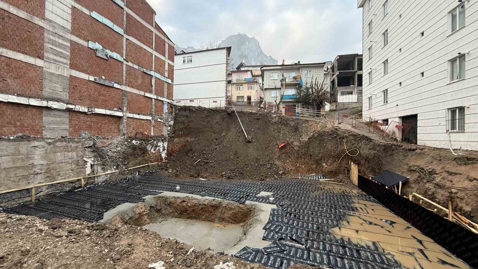 Tokat’ta inşaat kazısında toprak kayması yaşandı, 5 daire boşaltıldı
