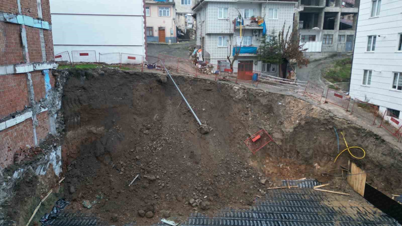 Tokat’ta inşaat kazısında toprak kayması yaşandı, 5 daire boşaltıldı
