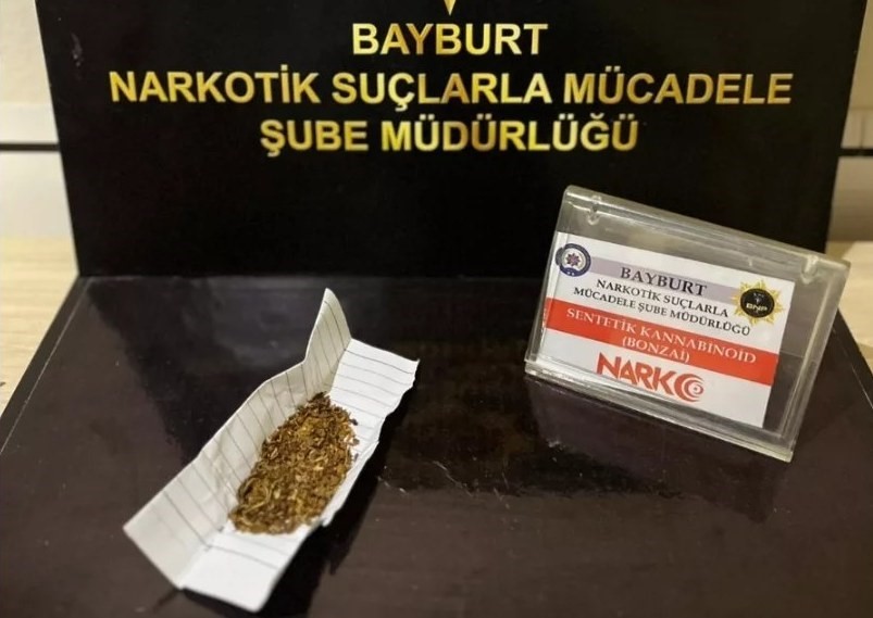 Bayburt’ta bir miktar bonzai ele geçirildi
