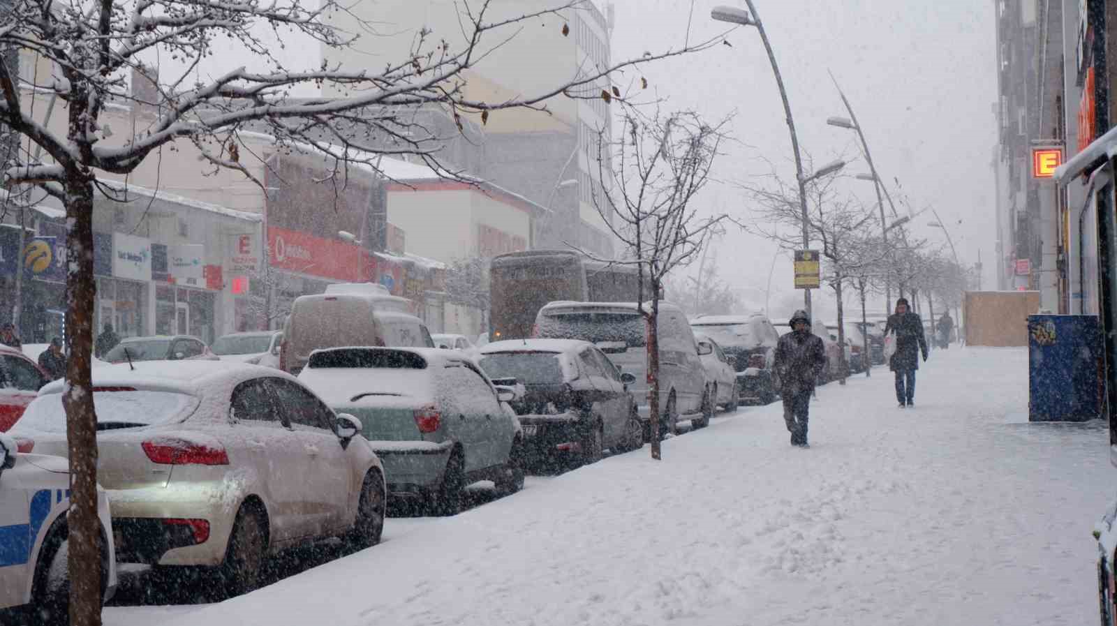 Erzurum beyaza büründü
