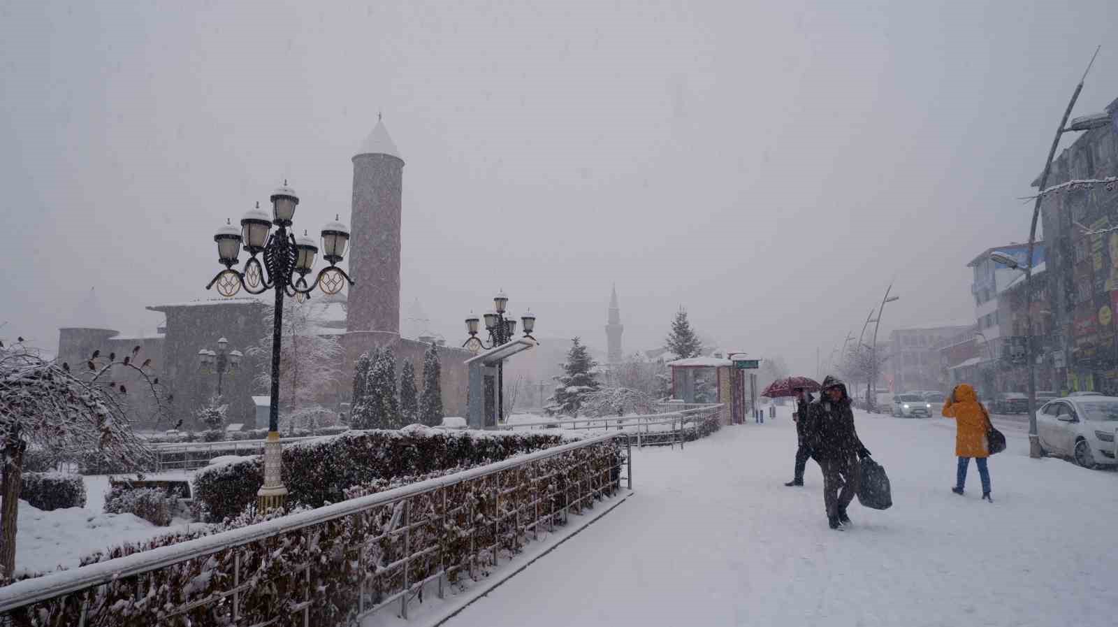 Erzurum beyaza büründü
